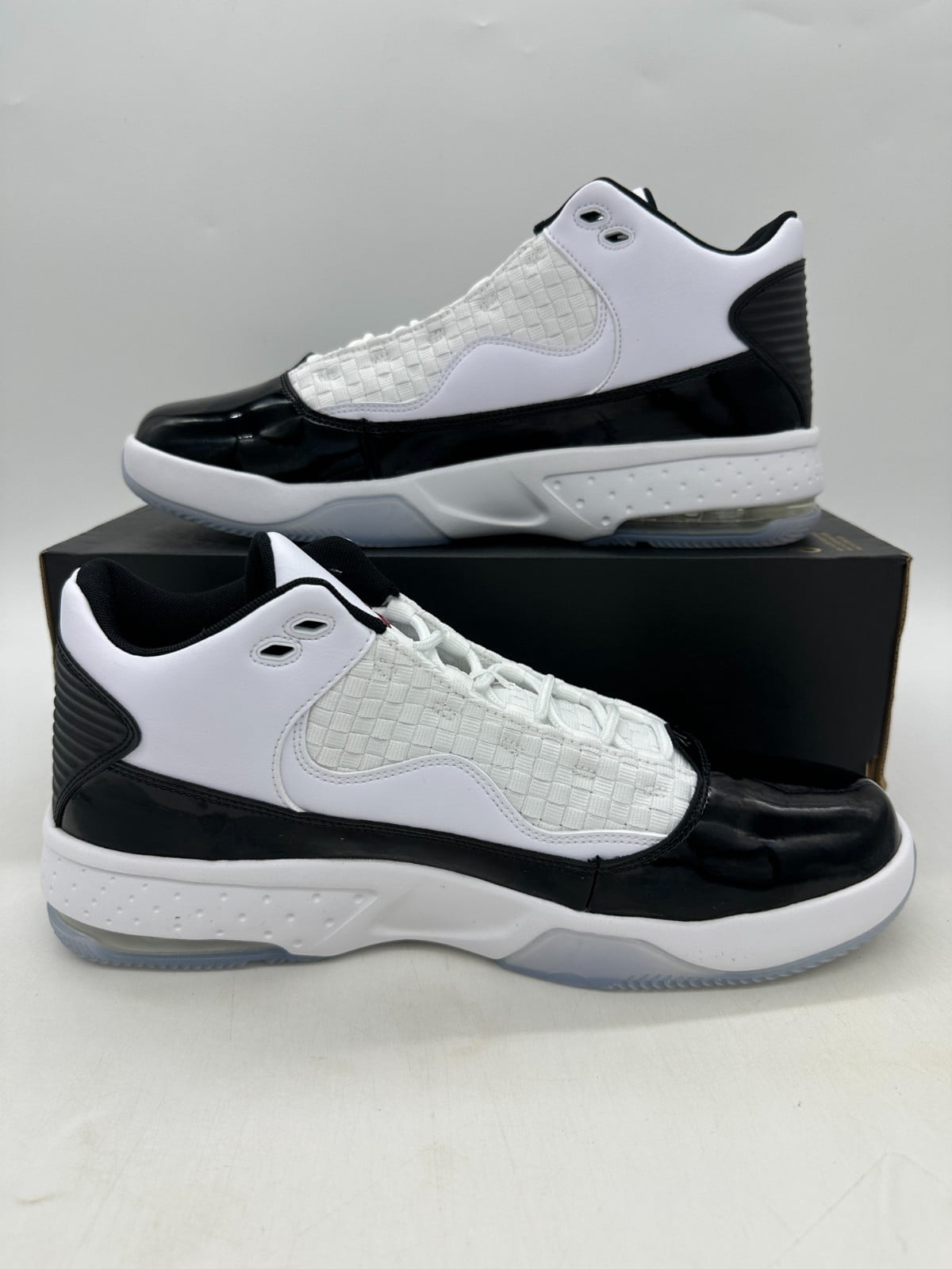 Nike Jordan Max Aura 2 Mens Basketball Shoe Ck6636-102 Size 11 US New in box